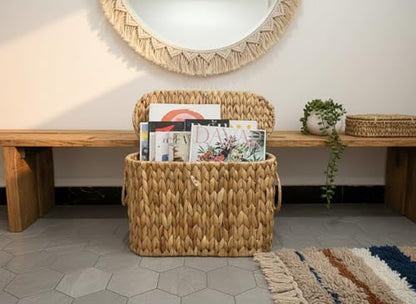 Toilet Paper Basket with Lid,Wicker Basket for Bathroom Organizers and Storage,Holds Up to 6 Mega Rolls, Decorative Hand-Woven Rattan Bathroom Decor Accessories,Natural Water Hyacinth