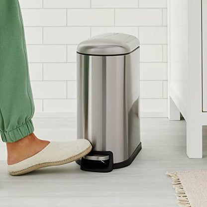 Amazon Basics D-Shaped Small Trash Can with Soft-Close Step Pedal, Removable Inner Bucket, Carrying Handle, Smudge Resistant, 10 l / 2.6 gallon, Silver