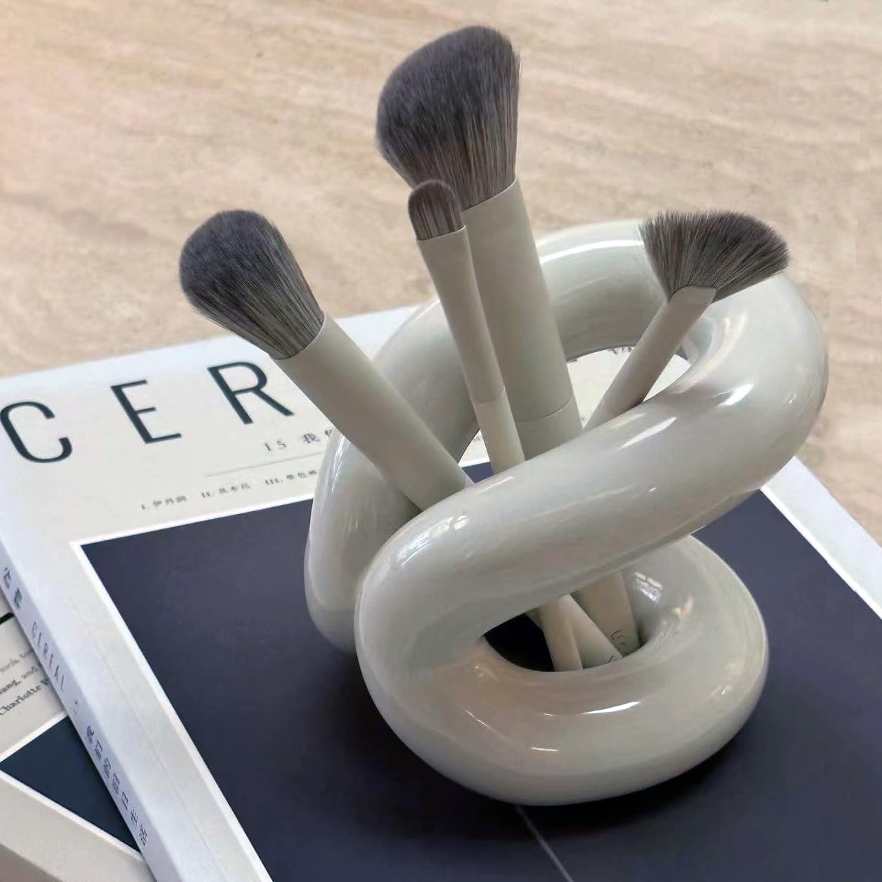 Minimalist Design White Ceramic Makeup Brushes Holder Stand Rack Organizer, Cosmetic Pen Toothbrushes Holder Dressing Table Decor