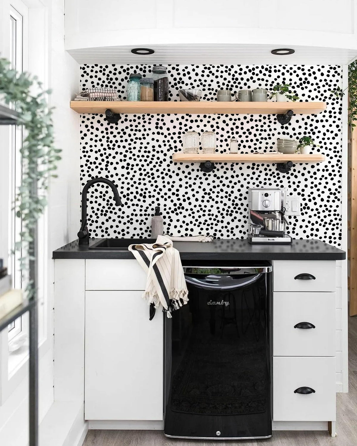 Peel and Stick Wallpaper Polka Dot Wallpaper 17.7” x 393.7” (A Black Dot / 17.7" x 393.7")