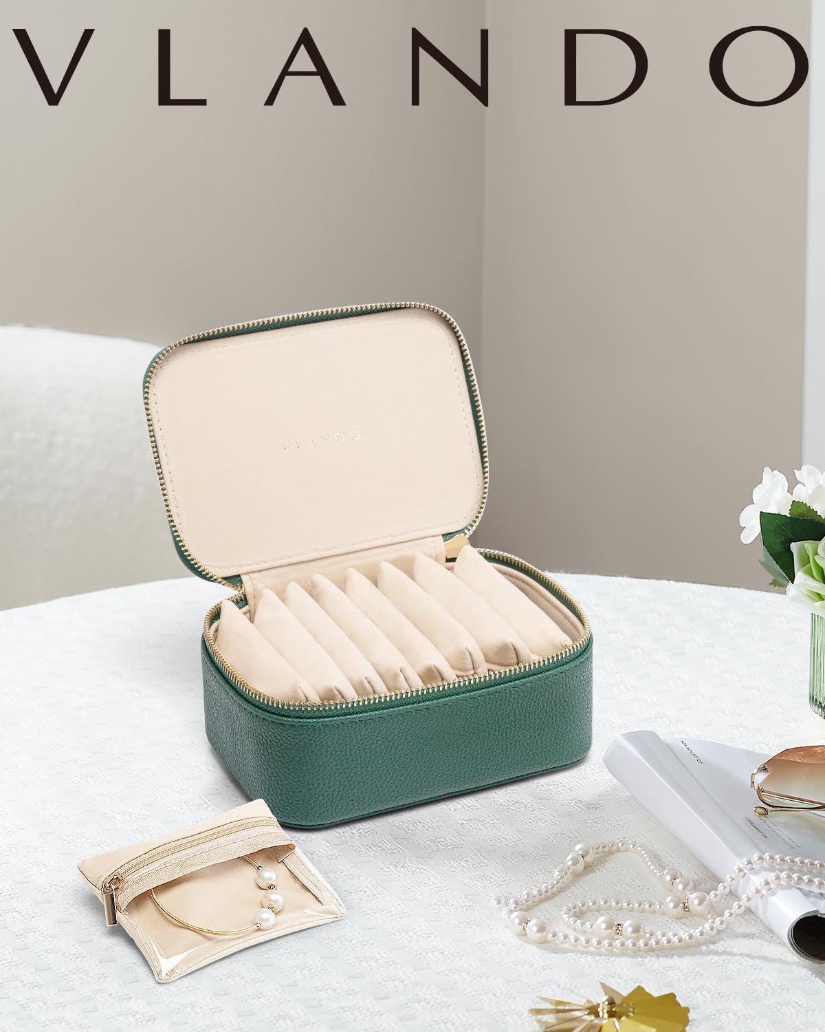 Travel Jewelry Box with 8 Clear Velvet Zipper Pouches (C.8 PCS Green)
