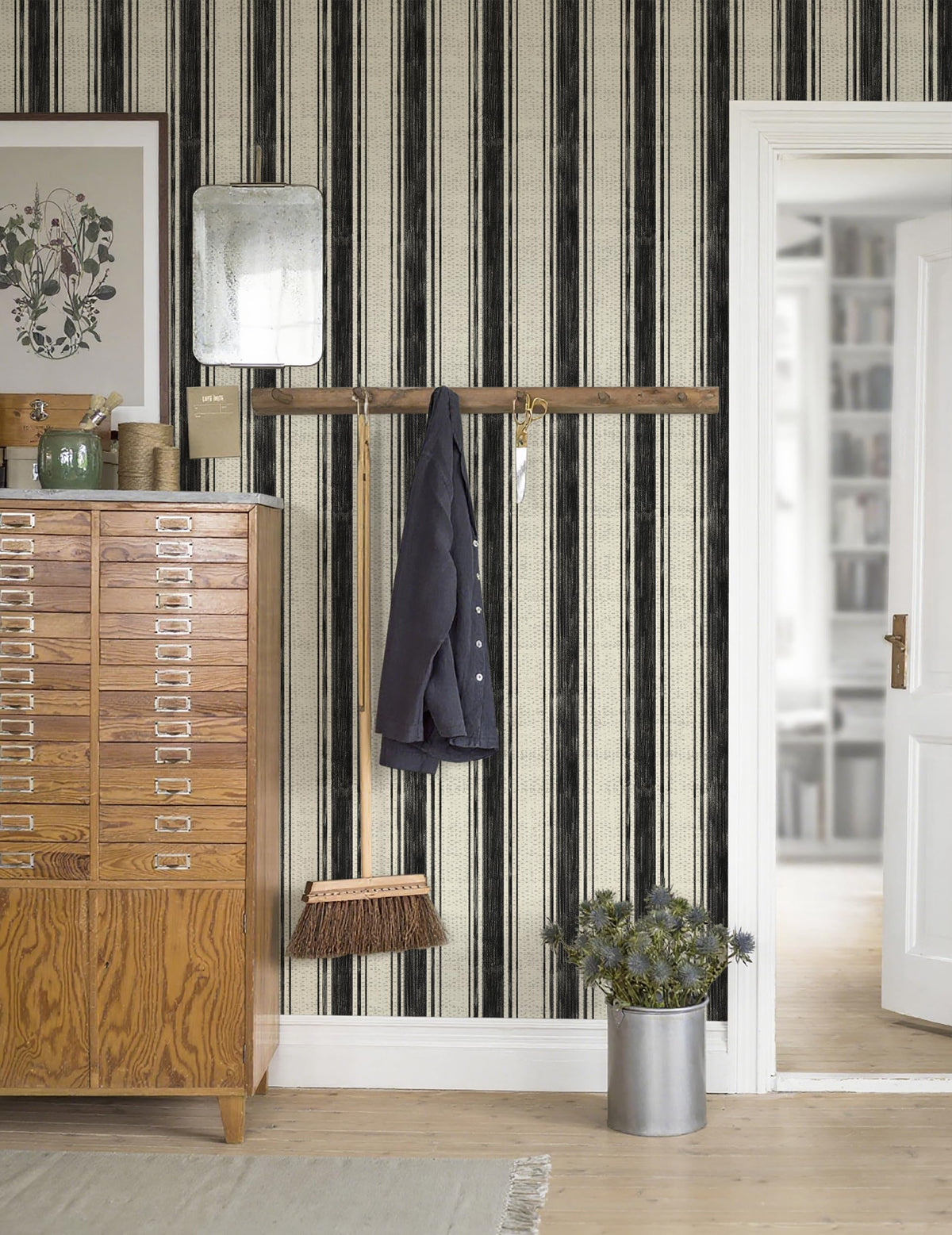 Peel and Stick Wallpaper Black and Cream White 17.3"x393" Hand (Black and Cream White / 17.3" x 393")