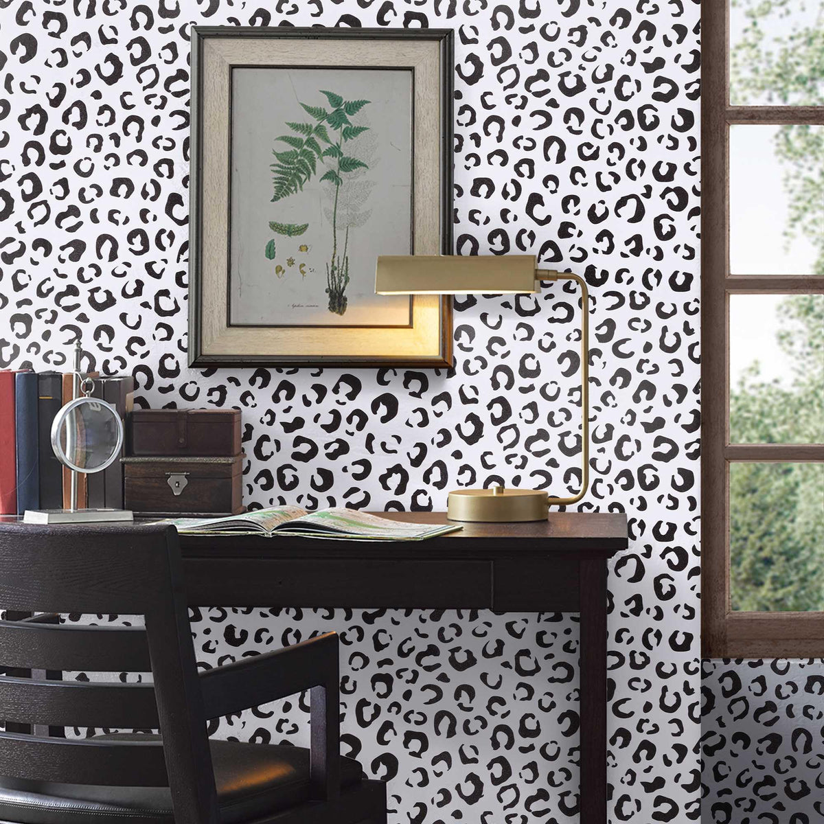 Black and White Cheetah Print Decor Wallpaper (Black/White / 17.3" x 118")