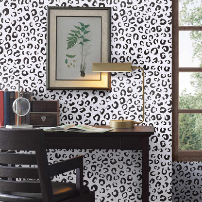 Black and White Cheetah Print Decor Wallpaper (Black/White / 17.3" x 118")