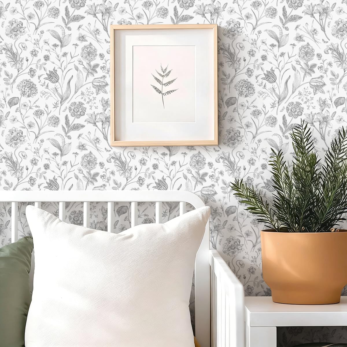 White Grey Vintage Floral Peel and Stick Wallpaper 17in x 118in (Grey/White / 17.3" x 118.1")