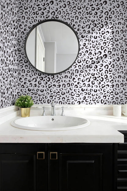 Black and White Cheetah Print Decor Wallpaper (Black/White / 17.3" x 118")